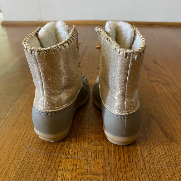 Olivia Miller Girls Metallic Gold Duck Boots - Picture 9 of 15